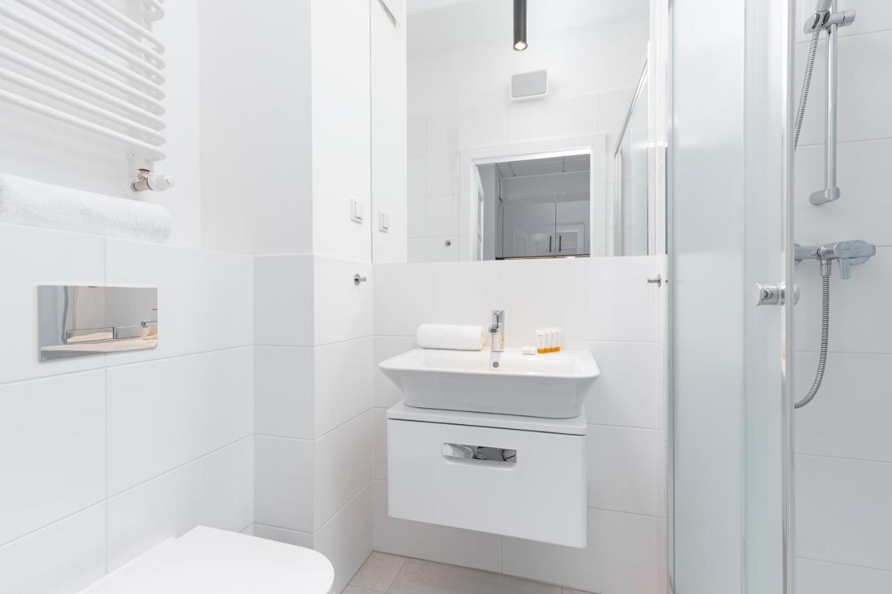 Business Center Apartments Warsaw Wola By Noclegi Renters Exteriör bild